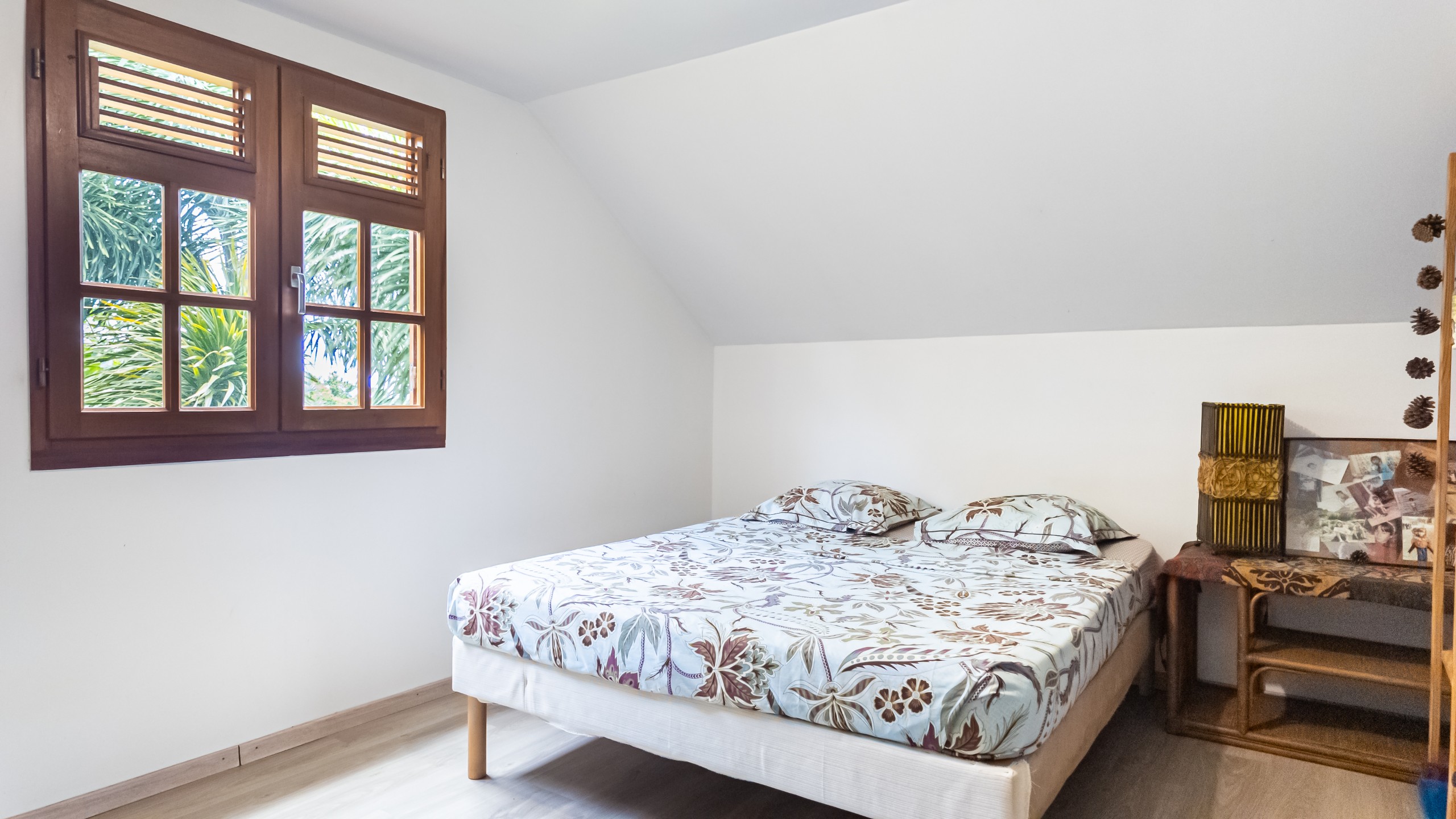 Chambre 2 — Queen Size (160×200) + Matelas au sol, Kaz Alizé Sainte Rose Guadeloupe